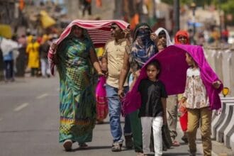 Suhu ekstrem di India mencapai 47 derajat Celsius saat gelombang panas melanda