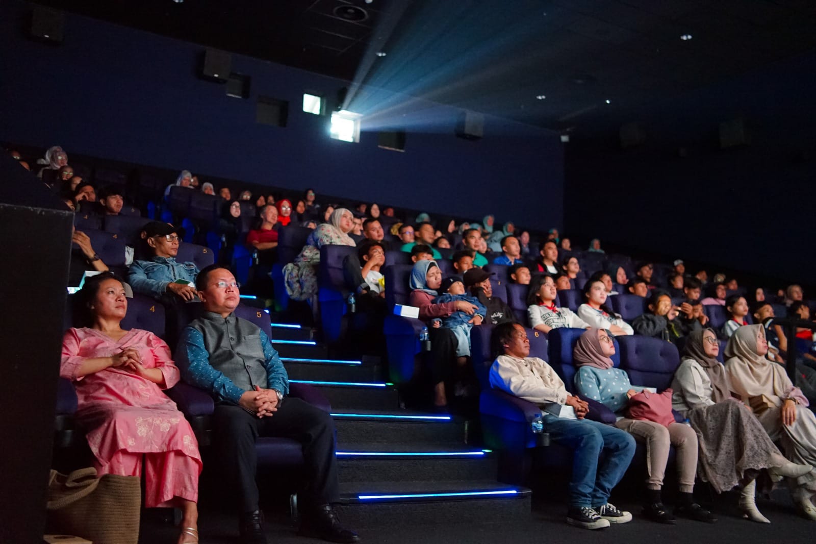 Pemutaran film Chak De India Bandung di CGV Paris Van Java dihadiri penonton